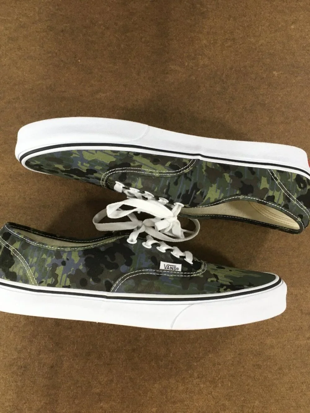 Vans Camo Lace Up Sneakers Mens Size 11 Low Top